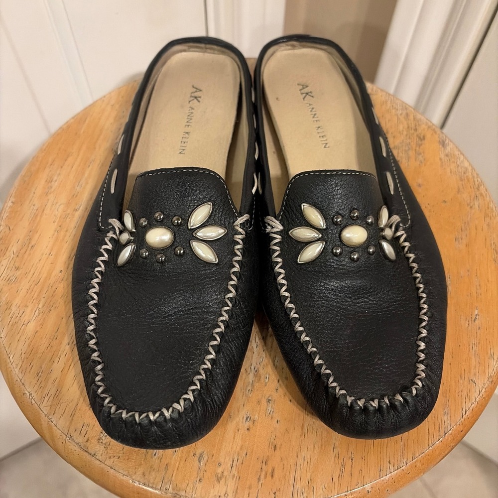 Anne Klein Womens Magoshen Mule Loafer Black 6M Leather Beaded Floral Whipstitch